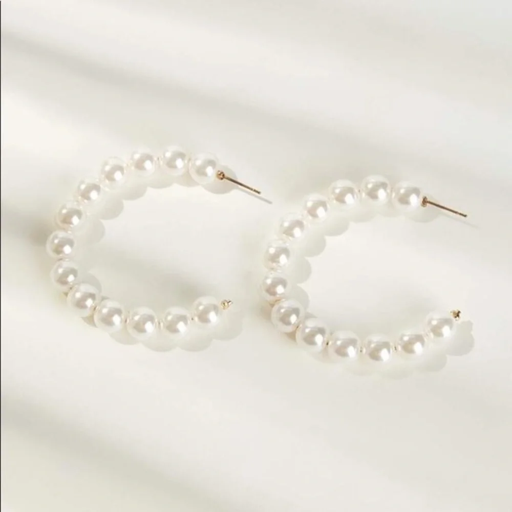 3/$30 💛 Faux Pearl Hoop Earrings